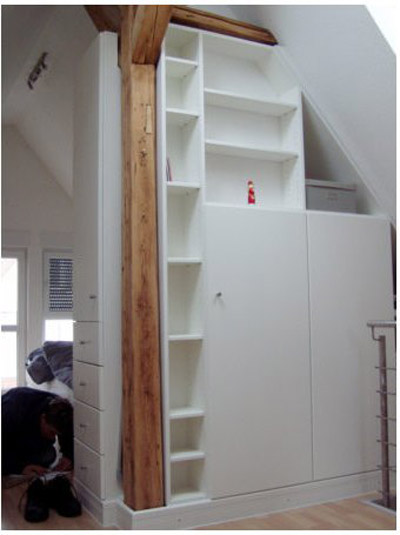 Einbauregal Dachschr�ge und Balken